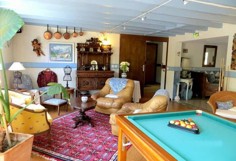 호텔 Logis Hôtel Le Clos Pité