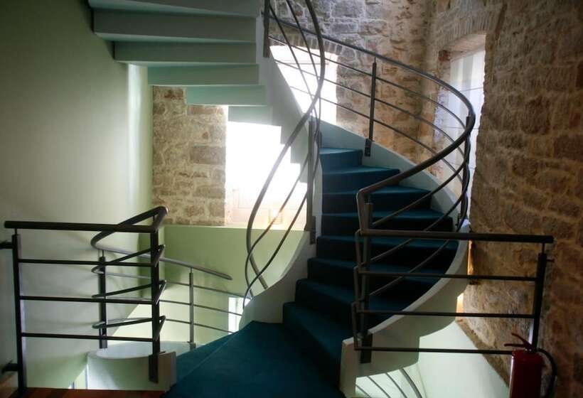 فندق Maestral