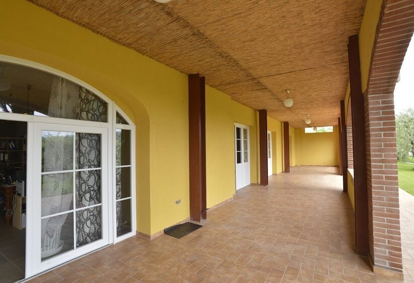 هتل Agriturismo Corte Benedetto