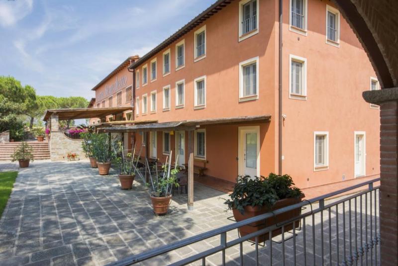 هتل Agriturismo Corte Benedetto