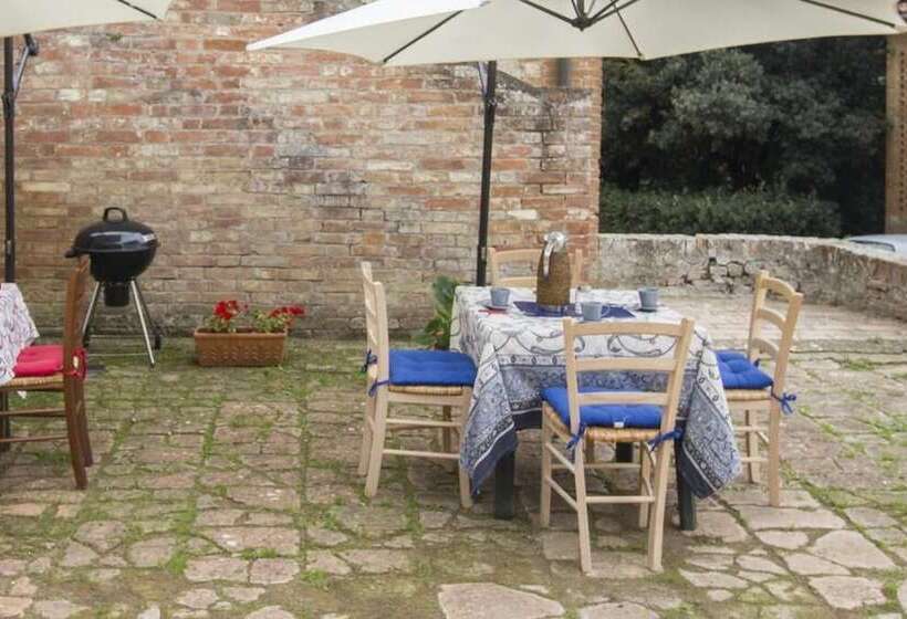 فندق Villa E Fattoria Di Radi