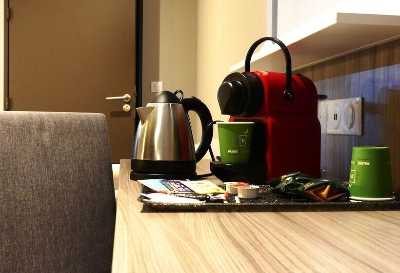 בית מלון כפרי Contact Hôtel Le Provençal Bordeaux Lac