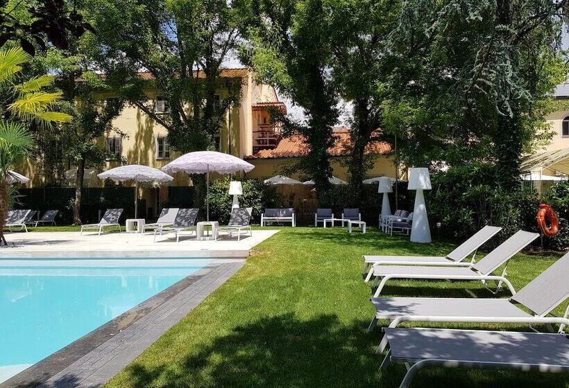 هتل Hambros Il Parco In Villa Banchieri