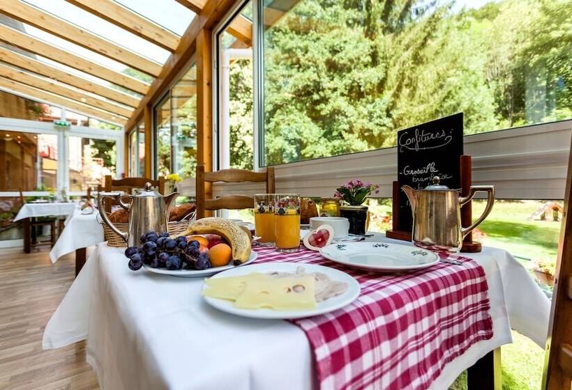 Отель Logis Hôtel Restaurant De La Poste Et Spa De Montagne