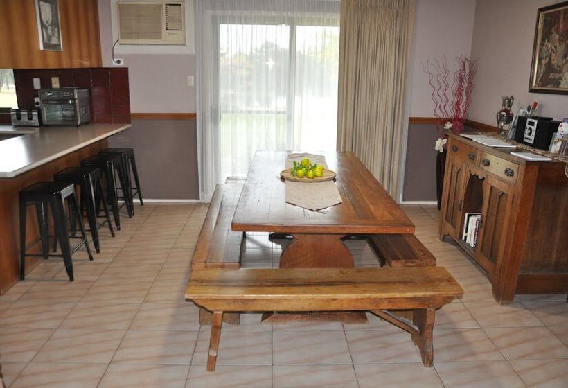 استراحتگاه Woolshed Hill Estate