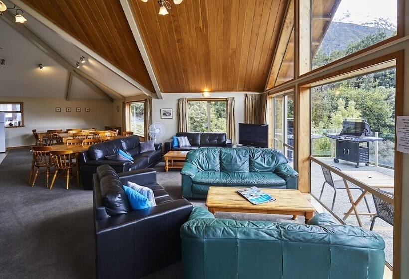 בית מלון כפרי Aoraki Mount Cook Alpine Lodge