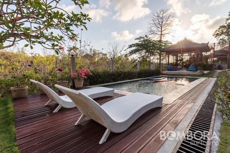 فندق Bombora Surf Camp