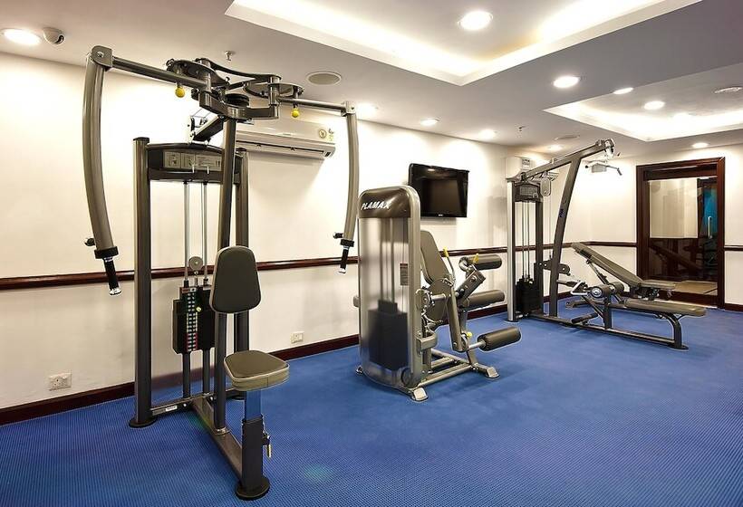 فندق The Golden Plaza