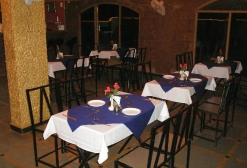 هتل Krish Holiday Inn