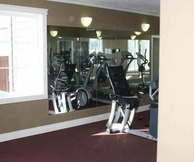 בית מלון כפרי Lakeview Inns & Suites  Edson Airport West