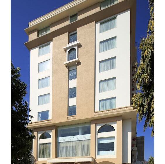 Отель Regenta Central Jal Mahal, Jaipur