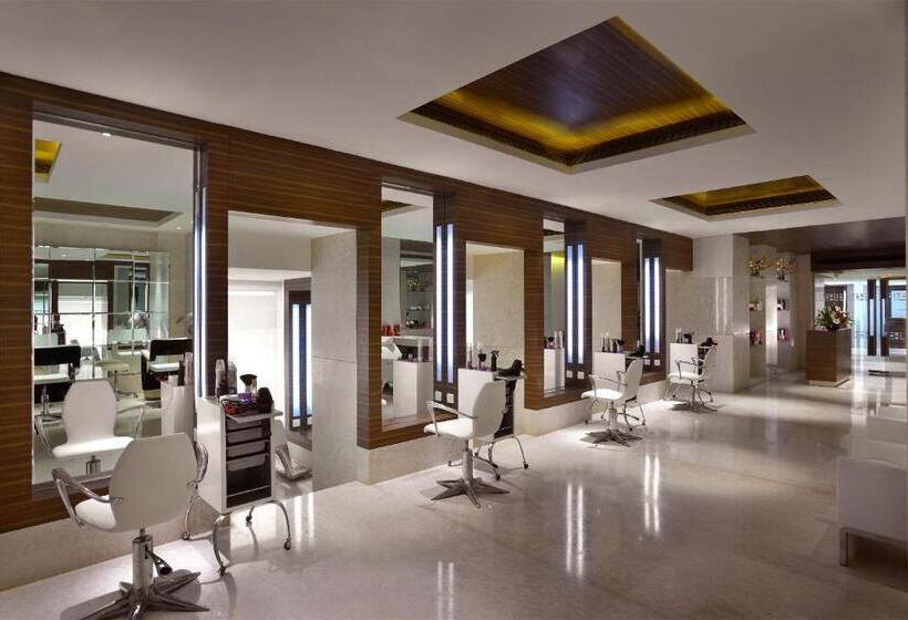 Отель The Lalit Chandigarh
