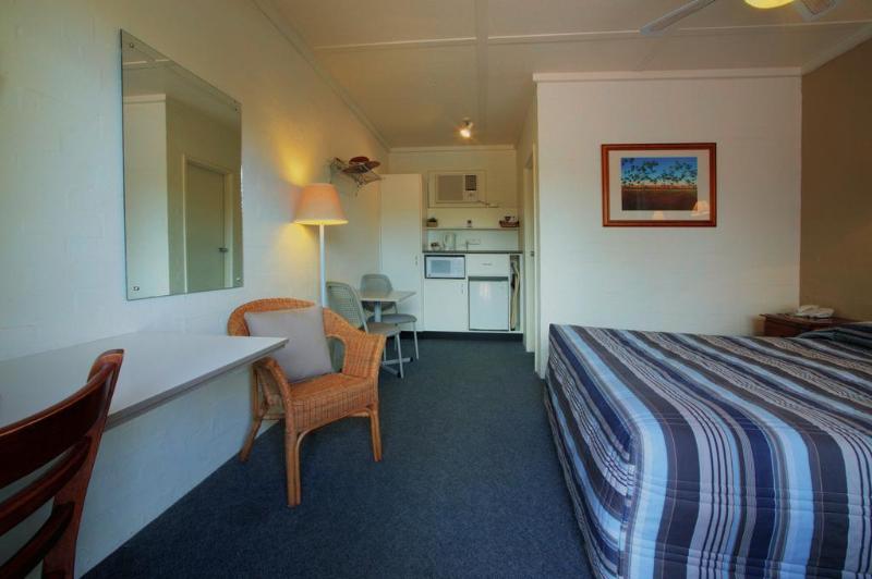 Nicholas Royal Motel  No Pets Allowed