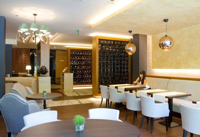 אתר נופש Four Points By Sheraton Kecskemét Hotel és Konferenciaközpont