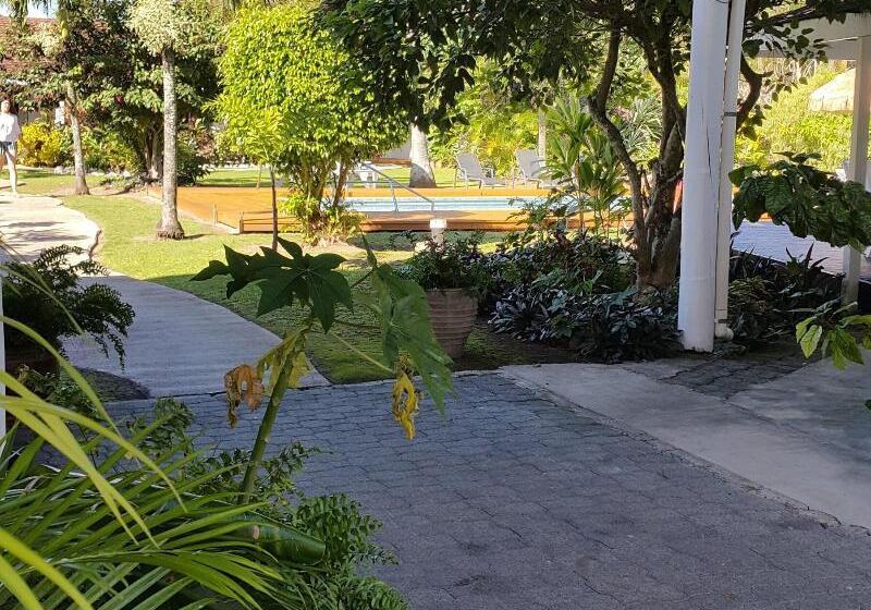 استراحتگاه The Black Pearl Beach Side Apartments