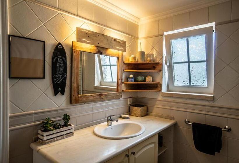 هاستل Ahoy Surf House