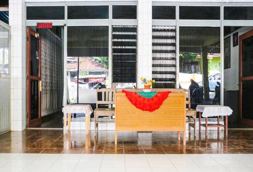 Spot On 91212 Hotel Kelimutu