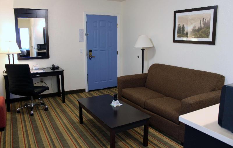 هتل Best Western Plus Moose Jaw
