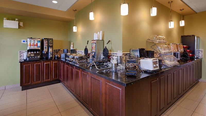 هتل Best Western Plus Moose Jaw