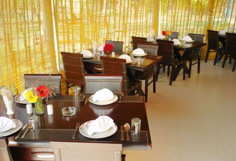 בית מלון כפרי Click Resort Corbett Tiger Den