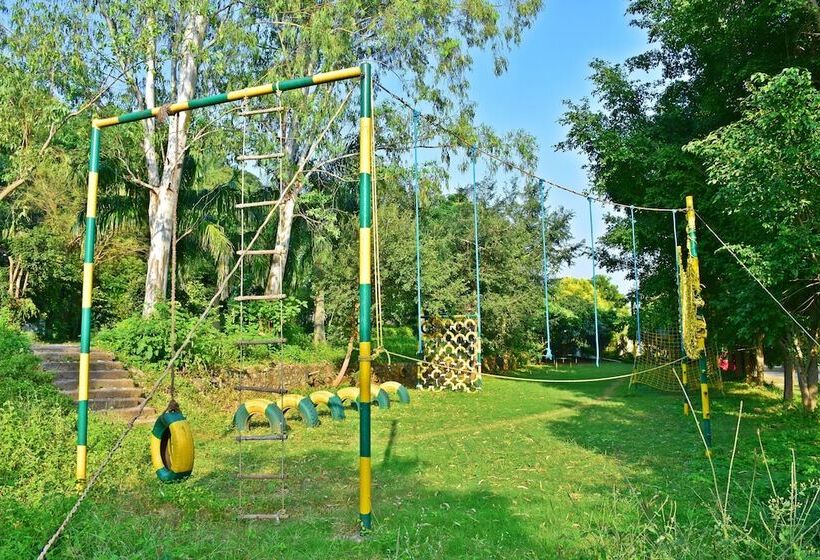 בית מלון כפרי Click Resort Corbett Tiger Den