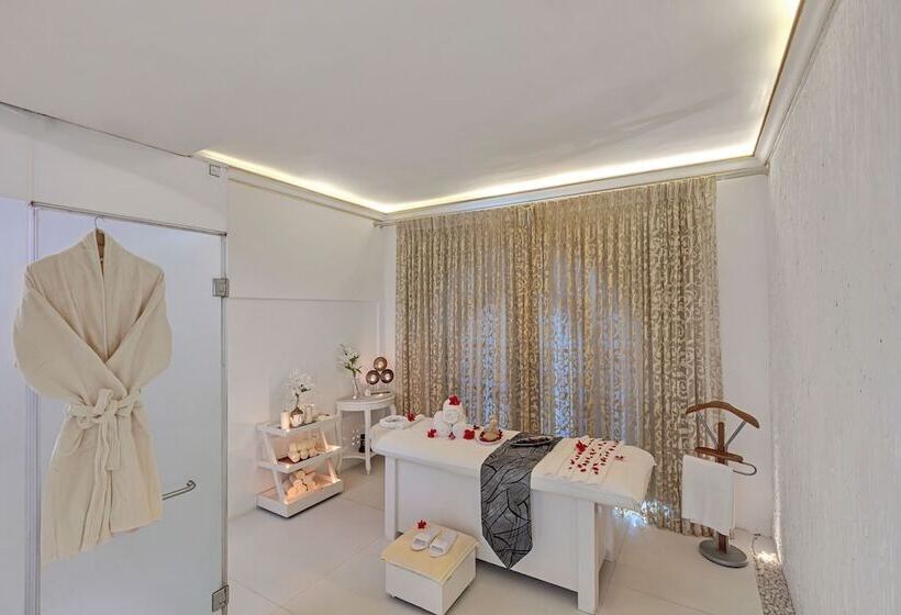 호텔 Club Mahindra Emerald Palms, Goa