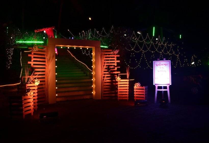 هتل Indismart Woodbourne Resort