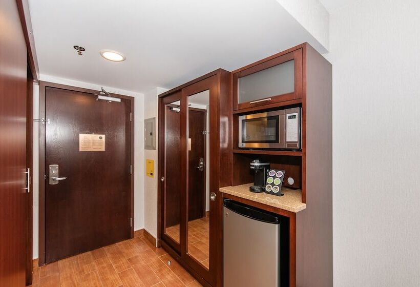 酒店 Quality Inn & Suites