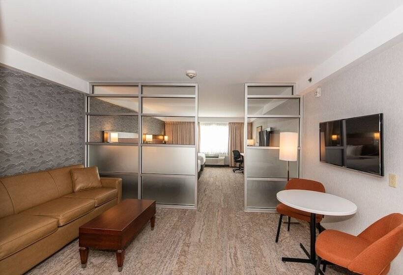 호텔 Quality Inn & Suites