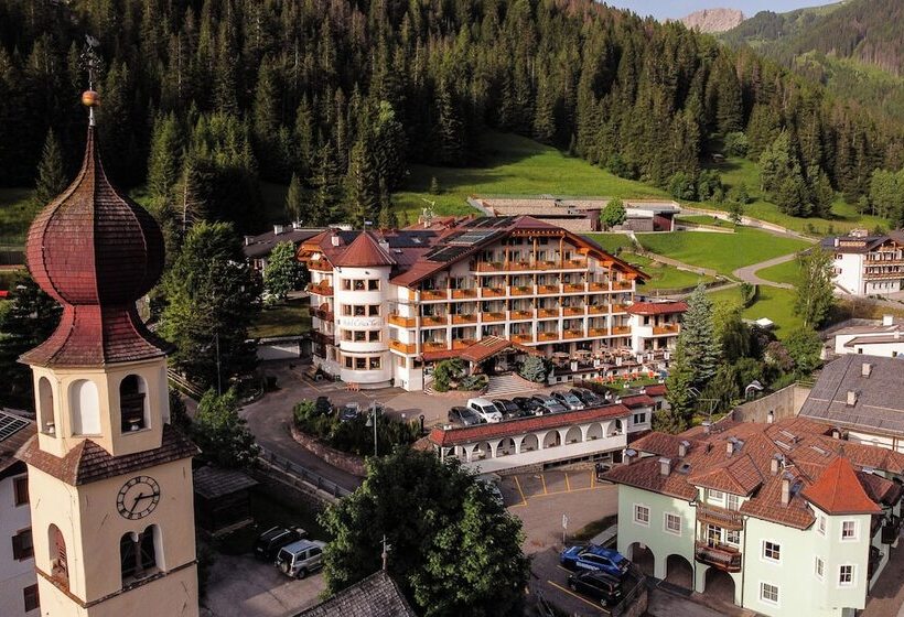 هتل روستایی Cesa Tyrol