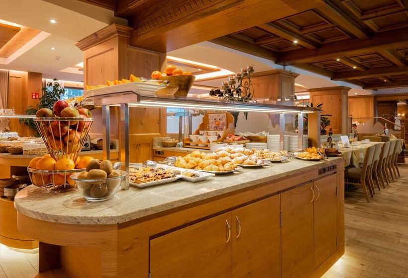 هتل روستایی Cesa Tyrol