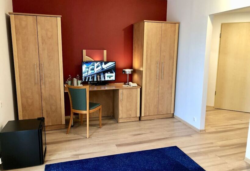 Отель Semiramis Business