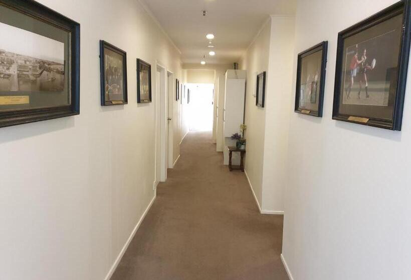 At Eden Park Motel
