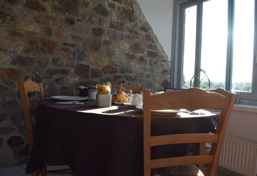 Отель Auberge De La Vallée De La Douve