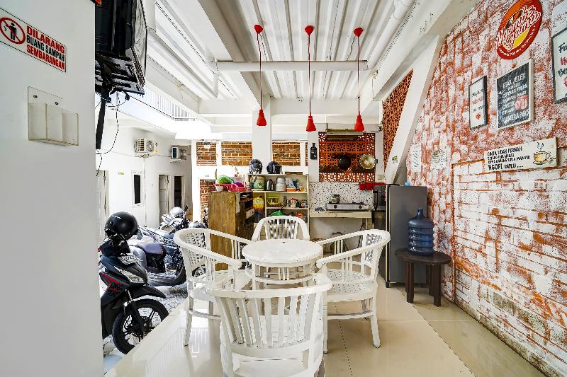 هتل Oyo 91173 Guesthouse King Puntodewo