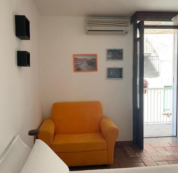 住宿加早餐  Castellabatecoast