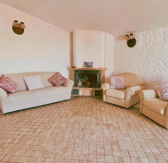 住宿加早餐  Castellabatecoast