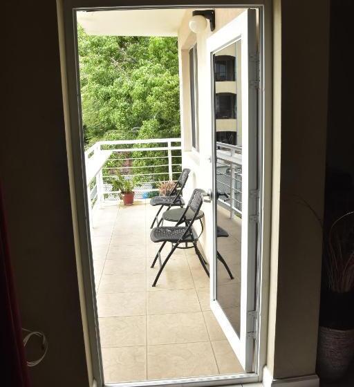 تختخواب و صبحانه The President Room 5 Minutes To Devon House 6 Strathairn Avenue Kingston