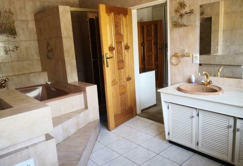 بنسيون Chic Guest House & Solar System Accommodations