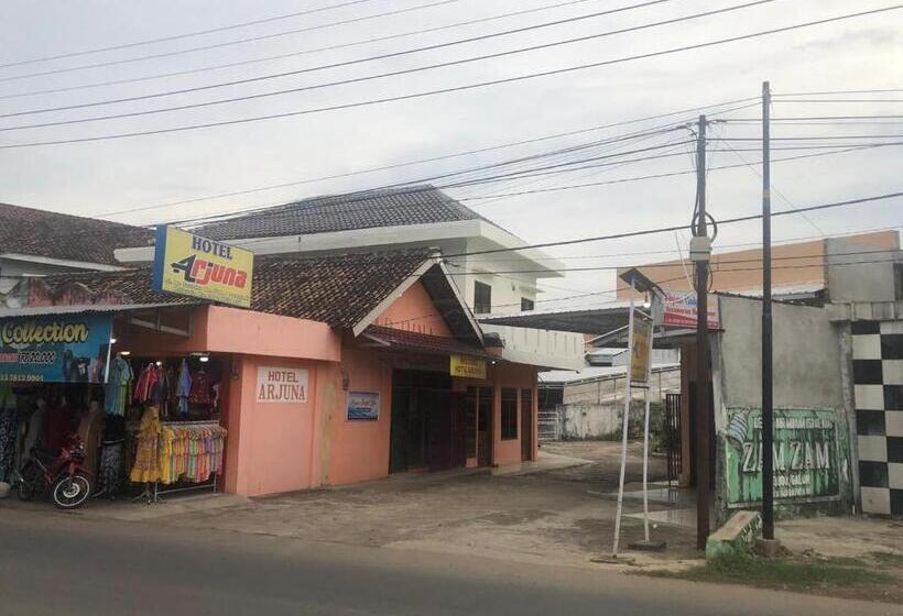 بنسيون Arjuna Baturaja