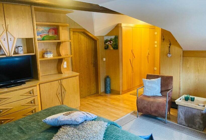 تختخواب و صبحانه Almhütte Zwei Welten