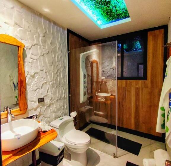 هتل Cantalarana, Antes Wikiri Lodge