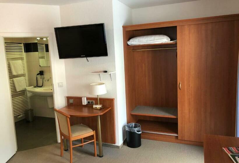 ホテル Garni Rabennest