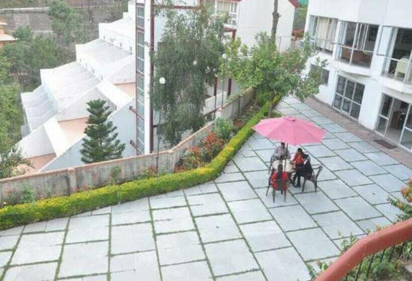 فندق Misty Meadows Resorts