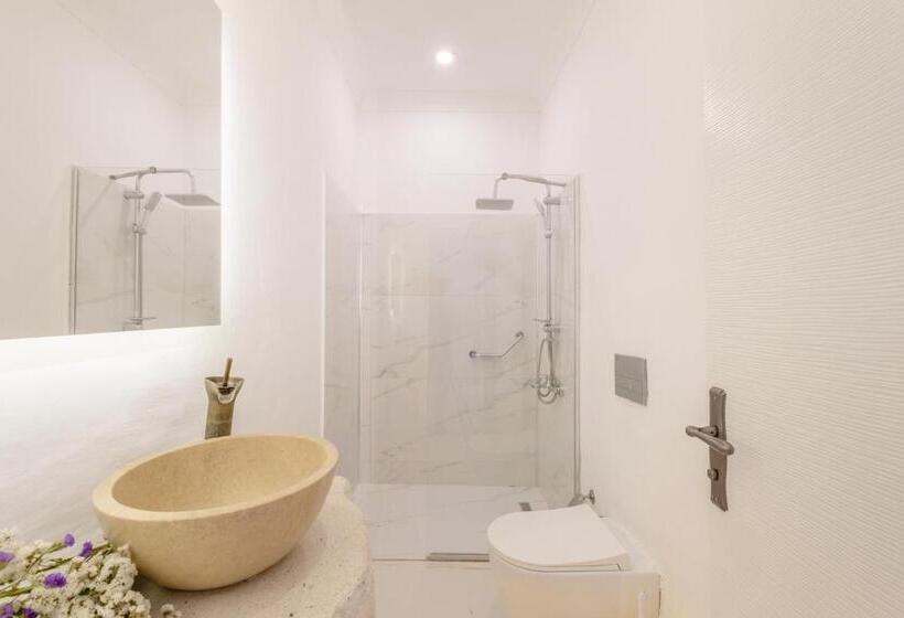 هتل Yasos Suites