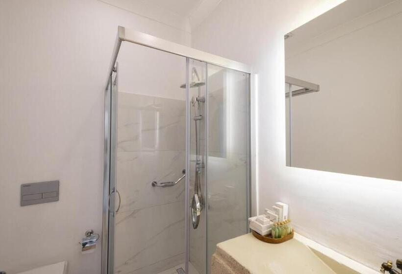 هتل Yasos Suites