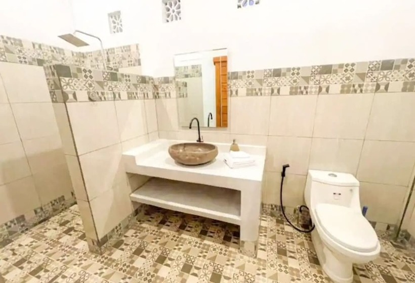 تختخواب و صبحانه Rumah Diyah