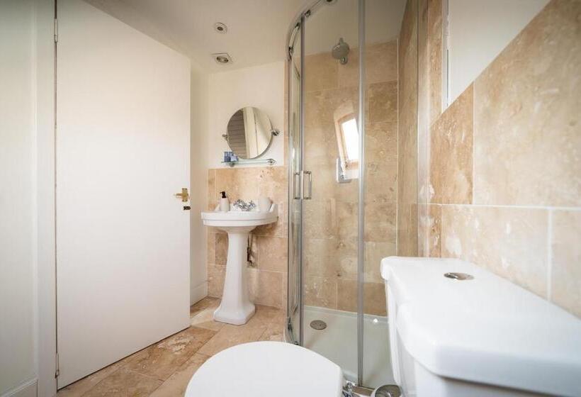 فندق Nether Glenny Farm