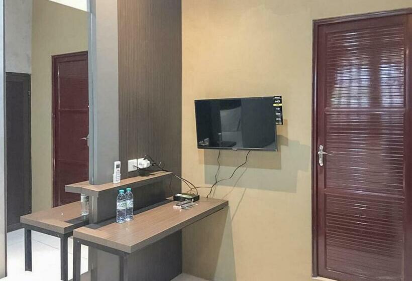 هتل Reddoorz Near Wisata Paribendo Lawang
