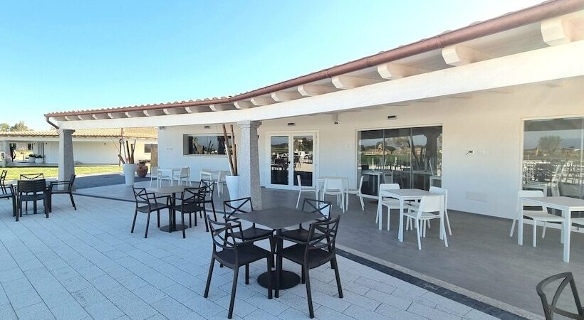 בית מלון כפרי S'Arena Beach